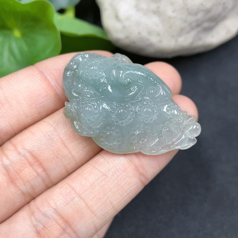 古玩玉器74天然翡翠雕刻金蟾紋飾掛墜拍賣,當前價格180元