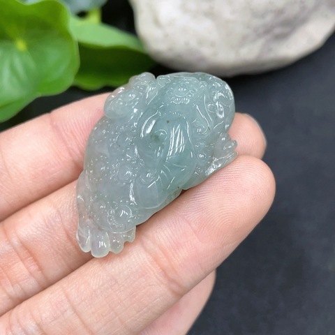 古玩玉器74天然翡翠雕刻金蟾紋飾掛墜拍賣,當前價格180元