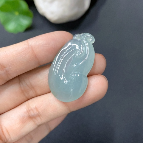 古玩玉器78天然翡翠如意題材掛墜拍賣,當前價格298元