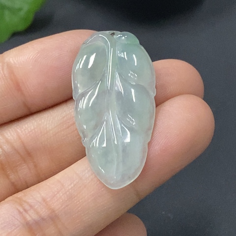 古玩玉器81天然翡翠雕刻花葉型掛墜（注意，這是葉子）拍賣，當前價格198元