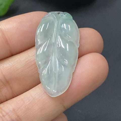 古玩玉器81天然翡翠雕刻花葉型掛墜（注意，這是葉子）拍賣，當前價格198元
