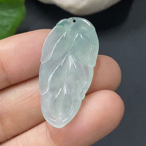 古玩玉器81天然翡翠雕刻花葉型掛墜（注意，這是葉子）拍賣，當前價格198元
