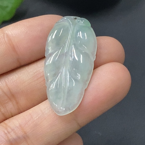古玩玉器81天然翡翠雕刻花葉型掛墜（注意，這是葉子）拍賣，當前價格198元