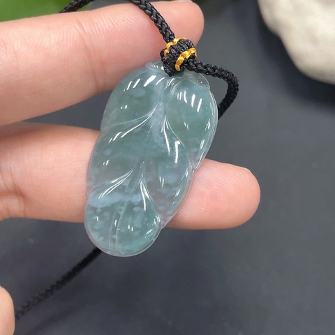 古玩玉器84天然翡翠雕刻花葉題材掛墜（正冰種拍賣，當前價格370元