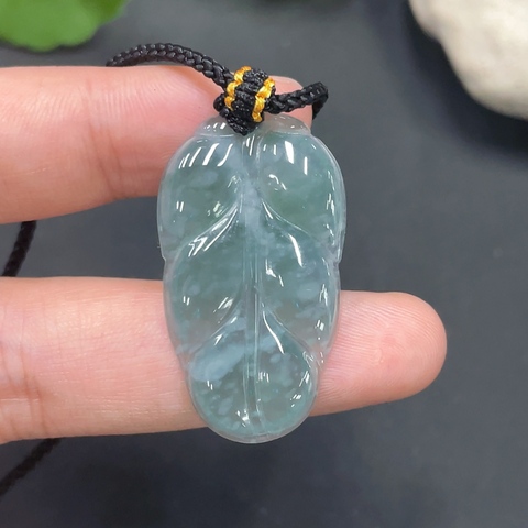 古玩玉器84天然翡翠雕刻花葉題材掛墜（正冰種拍賣，當前價格370元