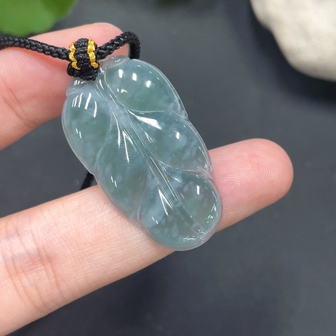 古玩玉器84天然翡翠雕刻花葉題材掛墜（正冰種拍賣，當前價格370元