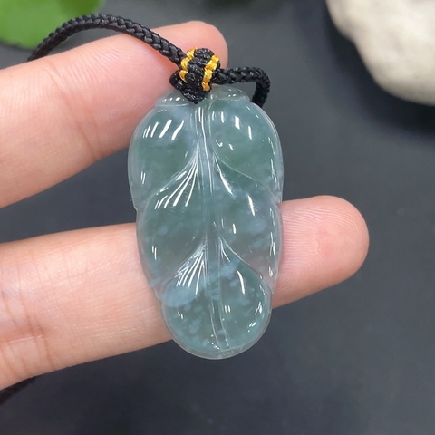 古玩玉器84天然翡翠雕刻花葉題材掛墜（正冰種拍賣，當前價格370元