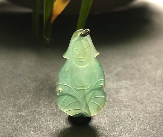 古玩玉器清代天然翡翠“觀音”掛件拍賣，當前價格19000元