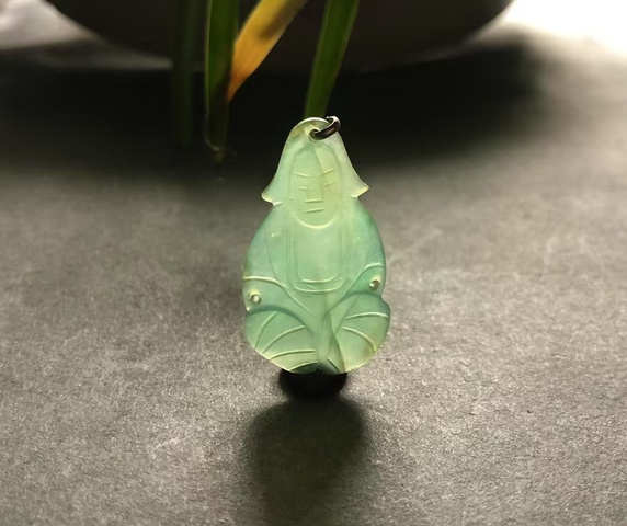 古玩玉器清代天然翡翠“觀音”掛件拍賣，當前價格19000元