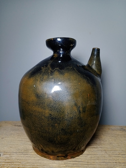 古玩陶瓷磁州窯窯變黑釉執(zhí)壺拍賣(mài),當(dāng)前價(jià)格1300元