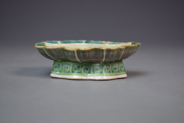 古玩陶瓷清同治三彩仿生葉子型筆舔拍賣,當(dāng)前價(jià)格4288元