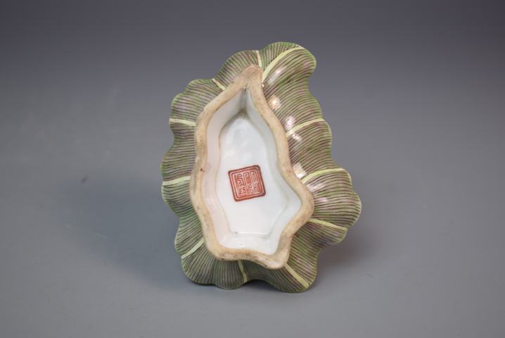 古玩陶瓷清同治三彩仿生葉子型筆舔拍賣,當(dāng)前價(jià)格4288元
