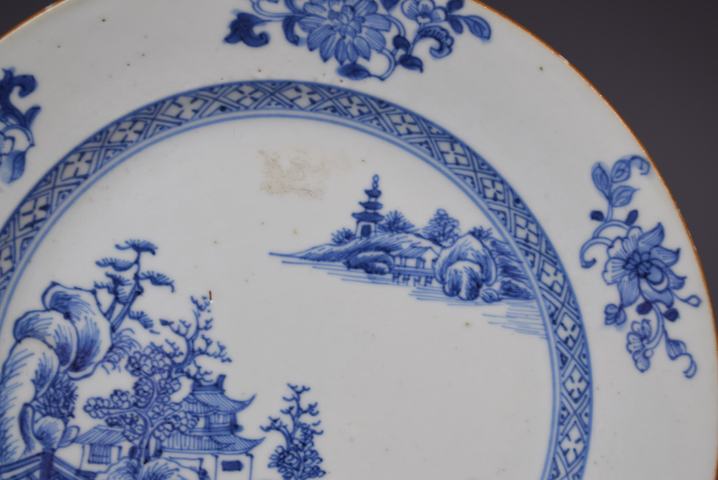 古玩陶瓷清乾隆青花山水樓閣紋盤拍賣，當前價格2000元