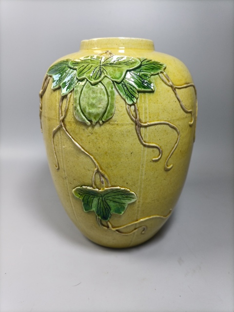 古玩陶瓷民國素三彩貼塑瓜瓞綿綿圖罐拍賣，當前價格1980元