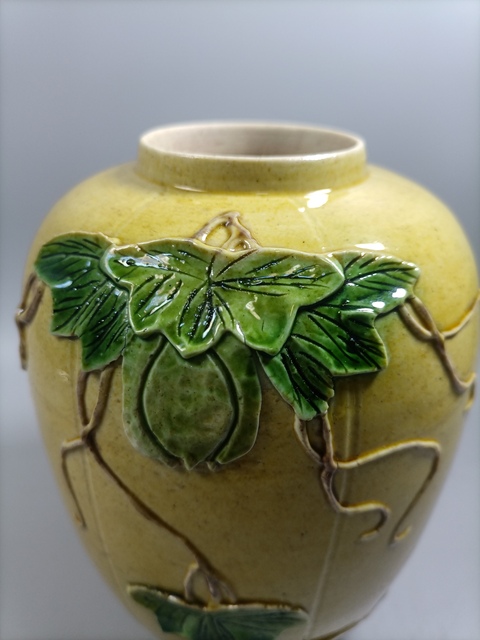 古玩陶瓷民國素三彩貼塑瓜瓞綿綿圖罐拍賣，當前價格1980元