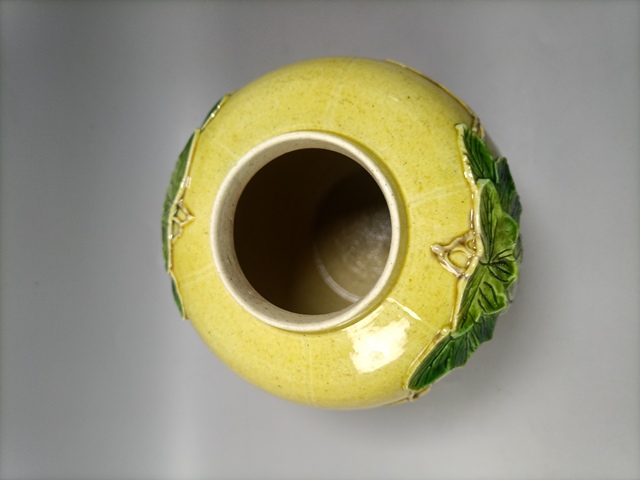 古玩陶瓷民國素三彩貼塑瓜瓞綿綿圖罐拍賣，當前價格1980元