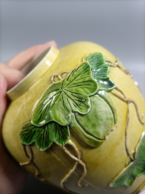 古玩陶瓷民國素三彩貼塑瓜瓞綿綿圖罐拍賣，當前價格1980元