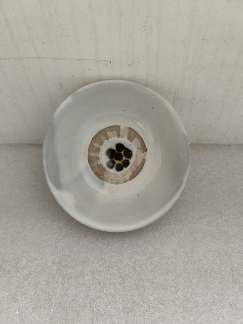 古玩陶瓷磁州窯白釉梅花碗拍賣,當前價格580元