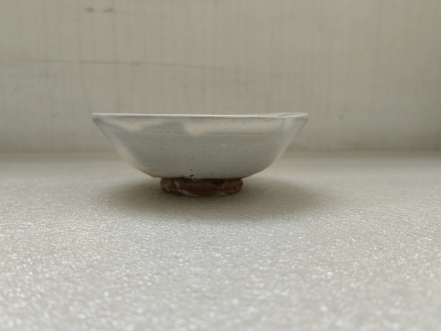 古玩陶瓷磁州窯白釉梅花碗拍賣,當前價格580元