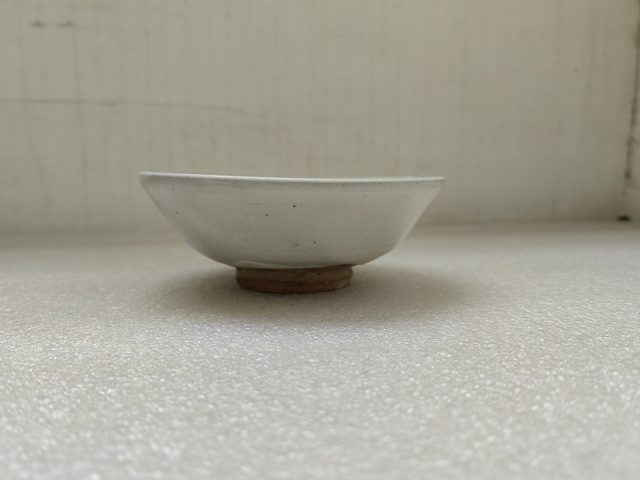 古玩陶瓷磁州窯白釉梅花碗拍賣,當前價格580元