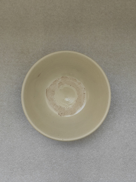 古玩陶瓷磁州窯淺黃釉碗拍賣,當前價格680元