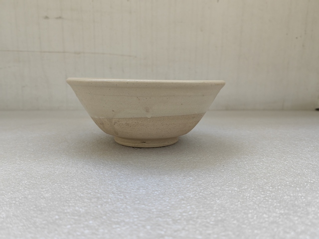 古玩陶瓷磁州窯淺黃釉碗拍賣,當前價格680元