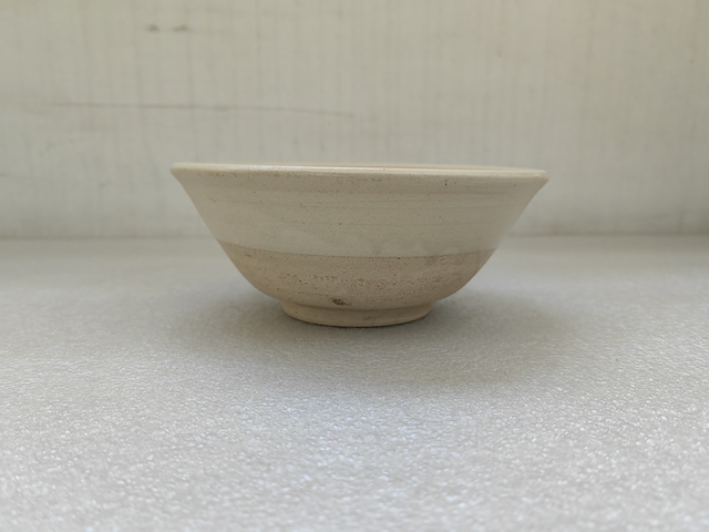 古玩陶瓷磁州窯淺黃釉碗拍賣,當前價格680元