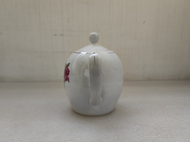 古玩陶瓷釉下彩花卉紋茶壺拍賣,當(dāng)前價格298元