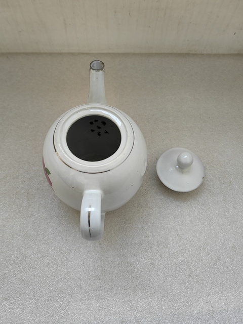 古玩陶瓷釉下彩花卉紋茶壺拍賣,當(dāng)前價格298元