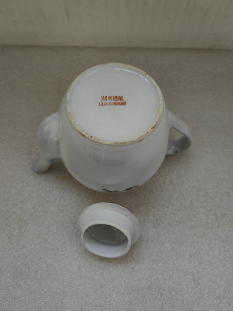 古玩陶瓷釉下彩花卉紋茶壺拍賣,當(dāng)前價格298元