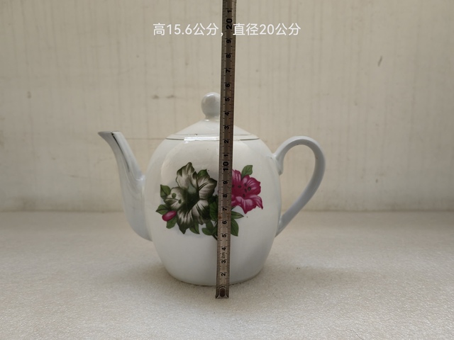 古玩陶瓷釉下彩花卉紋茶壺拍賣,當(dāng)前價格298元