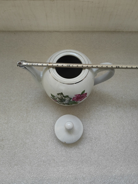 古玩陶瓷釉下彩花卉紋茶壺拍賣,當(dāng)前價格298元