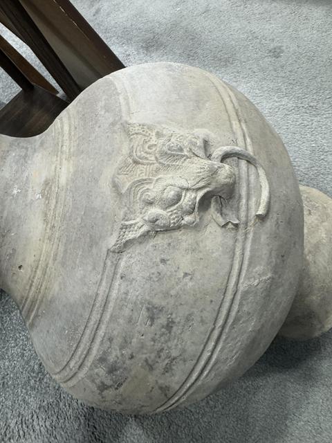 古玩陶瓷鋪首銜環(huán)瓶拍賣(mài),當(dāng)前價(jià)格1800元