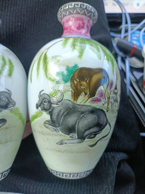 古玩陶瓷琺瑯彩春耕瓶一對拍賣,當(dāng)前價格8888元