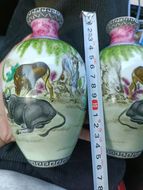 古玩陶瓷琺瑯彩春耕瓶一對拍賣,當(dāng)前價格8888元