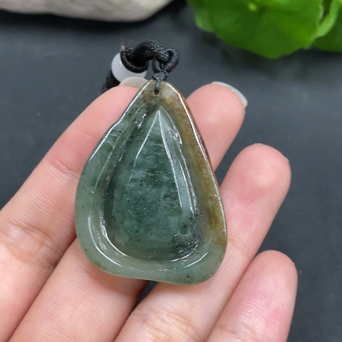 古玩玉器90天然翡翠雕刻悟道題材掛件拍賣,當前價格168元