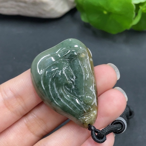 古玩玉器90天然翡翠雕刻悟道題材掛件拍賣,當前價格168元
