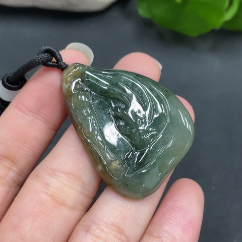 古玩玉器90天然翡翠雕刻悟道題材掛件拍賣,當前價格168元