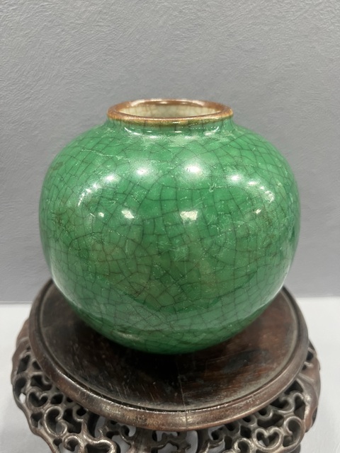 古玩陶瓷綠哥釉水盂拍賣(mài)，當(dāng)前價(jià)格6500元