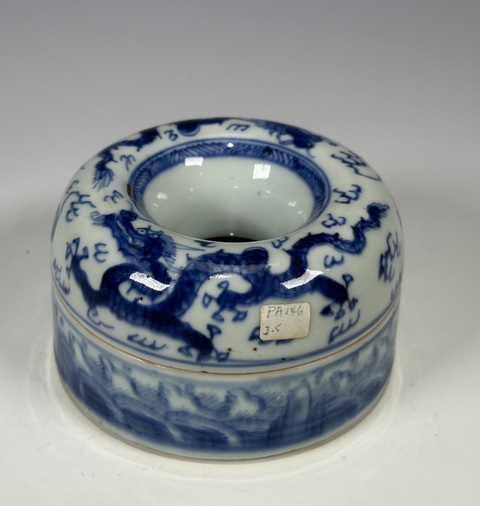 古玩陶瓷清雍正.青花云龍紋朝珠盒拍賣，當前價格60000元