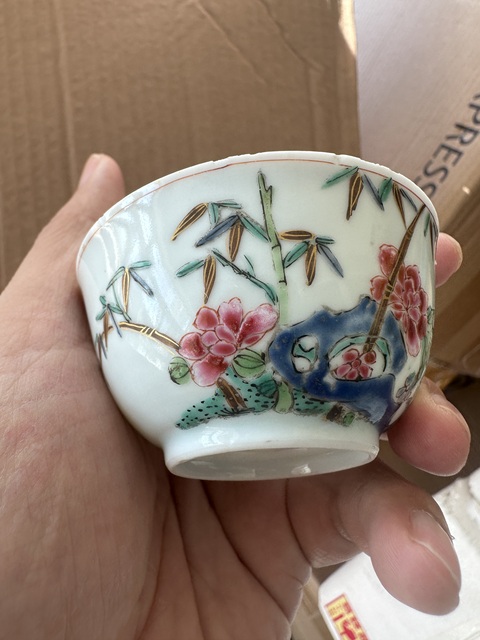 古玩陶瓷粉彩洞石花卉紋杯碟拍賣，當前價格2800元