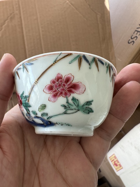 古玩陶瓷粉彩洞石花卉紋杯碟拍賣，當前價格2800元
