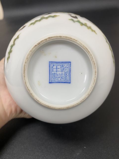古玩陶瓷【2025精品琺瑯彩】乾隆大閱圖人物紋蒜頭瓶拍賣,當前價格198000元