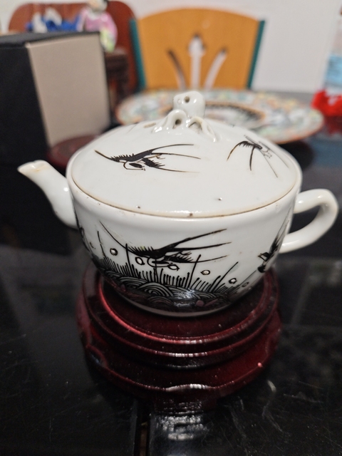 古玩陶瓷同治粉彩壺,蓋碗一套拍賣,當前價格1300元