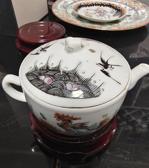 古玩陶瓷同治粉彩壺,蓋碗一套拍賣,當前價格1300元