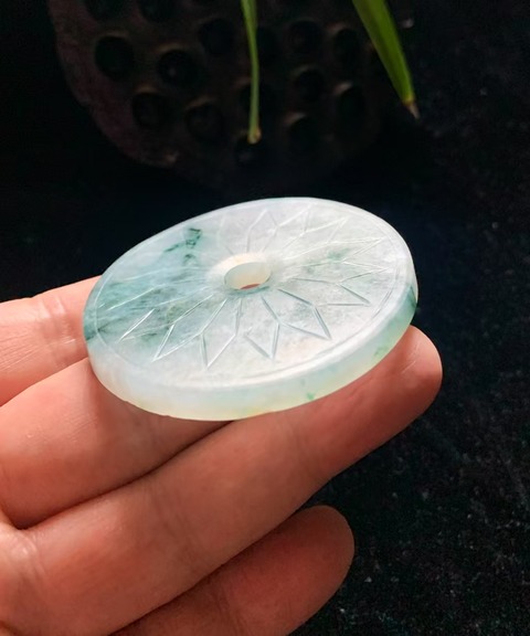 古玩玉器清代翡翠雕“花卉紋璧”拍賣，當前價格4500元