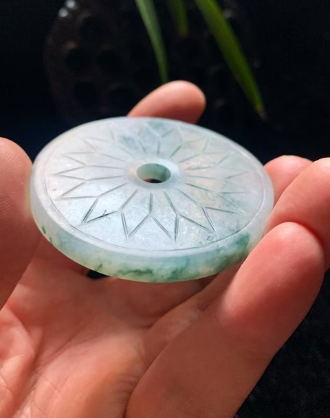 古玩玉器清代翡翠雕“花卉紋璧”拍賣，當前價格4500元