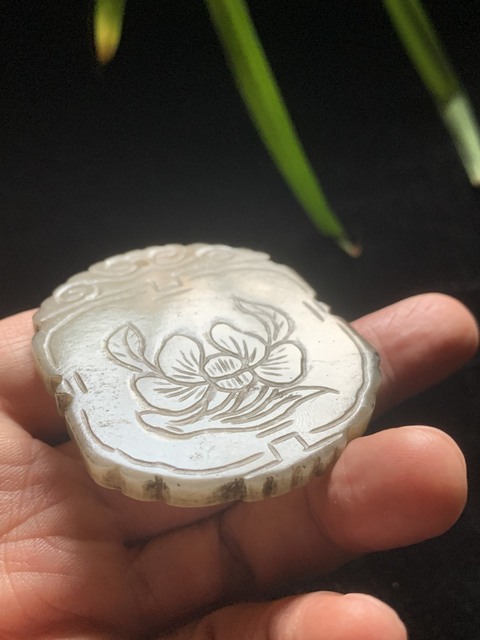 古玩玉器清代和田玉雕“花卉紋牌”拍賣，當前價格11000元