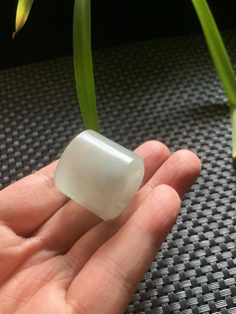 古玩玉器清代翡翠雕“素紋扳指”拍賣,當前價格7000元