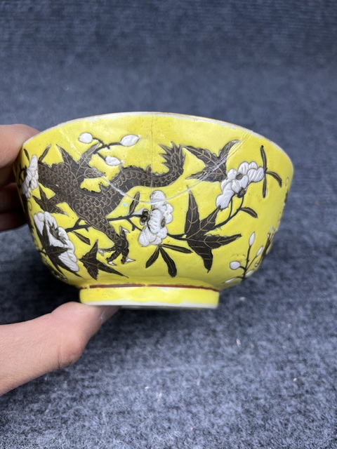 古玩陶瓷黃地龍穿花卉紋碗拍賣,當(dāng)前價格2600元